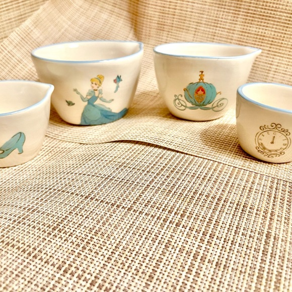 Rae Dunn x Disney Princess Cinderella Measuring Cups Set NWT ceramic baking 🍰 - Picture 4 of 6